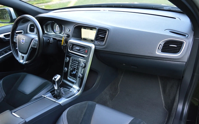 Volvo V60 cena 47900 przebieg: 219141, rok produkcji 2016 z Świdnica małe 497